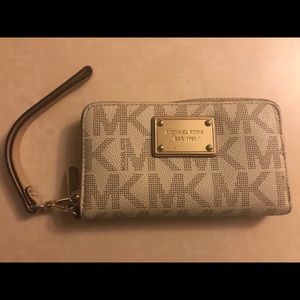 Michael Kors wristlet